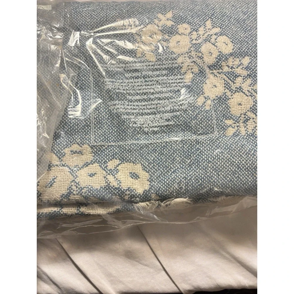Avon Country Posies 100 % Cotton Throw 52 X 60 Blue And White Vtg New Old Stock